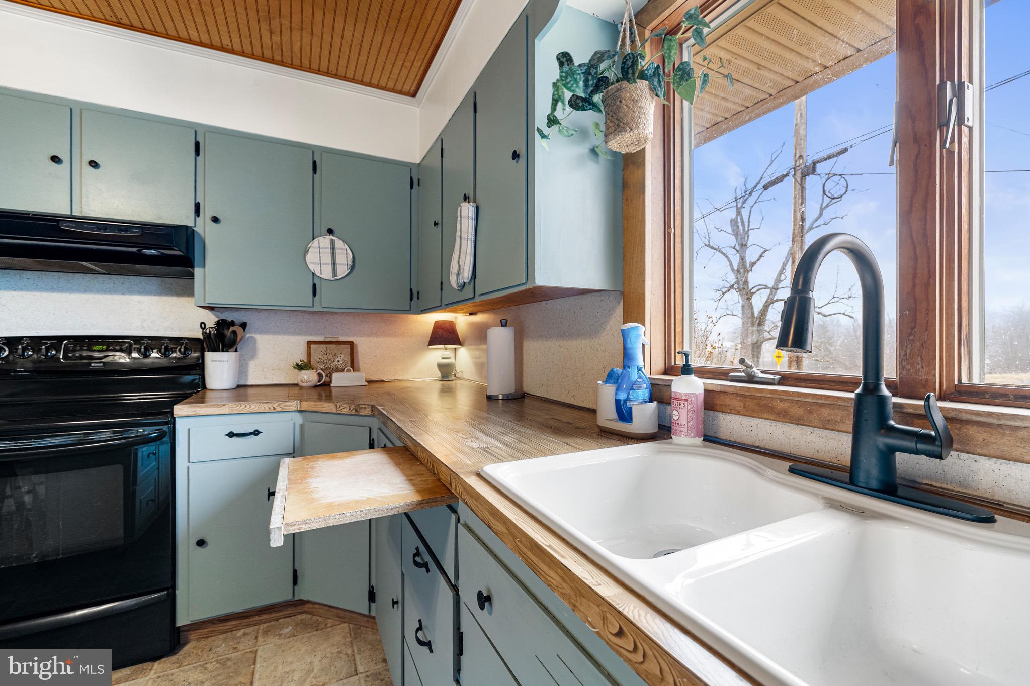 3360 Senedo Road Quicksburg, VA 22847 - Photo 7 of 58 a kitchen with a stove a sink and a refrigerator