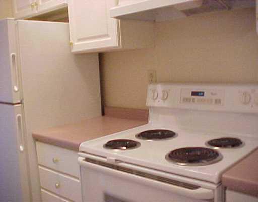 2160 Greentree Road, Unit 600W Pittsburgh, PA 15220 - Photo 2 of 5 Kitchen.