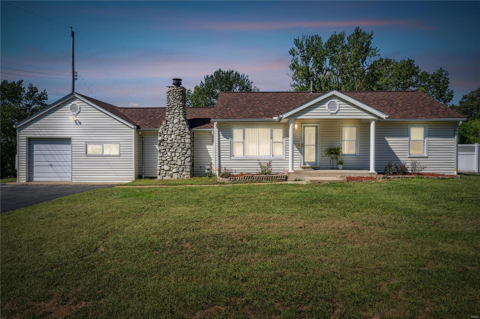 5645 Heintz Road St. Louis, MO 63129 - Photo 1 of 22 Gallery Image 1