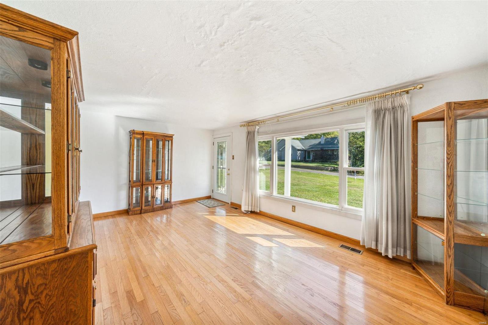 5645 Heintz Road St. Louis, MO 63129 - Photo 2 of 22 Gallery Image 2