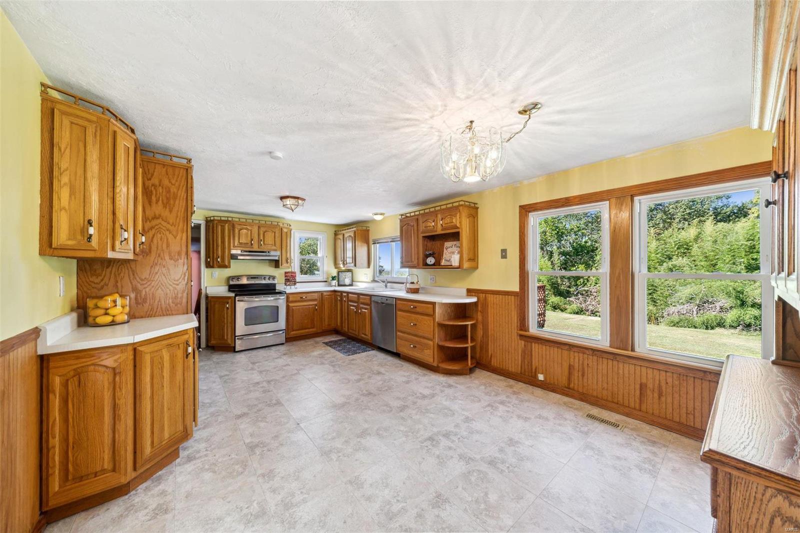 5645 Heintz Road St. Louis, MO 63129 - Photo 3 of 22 Gallery Image 3