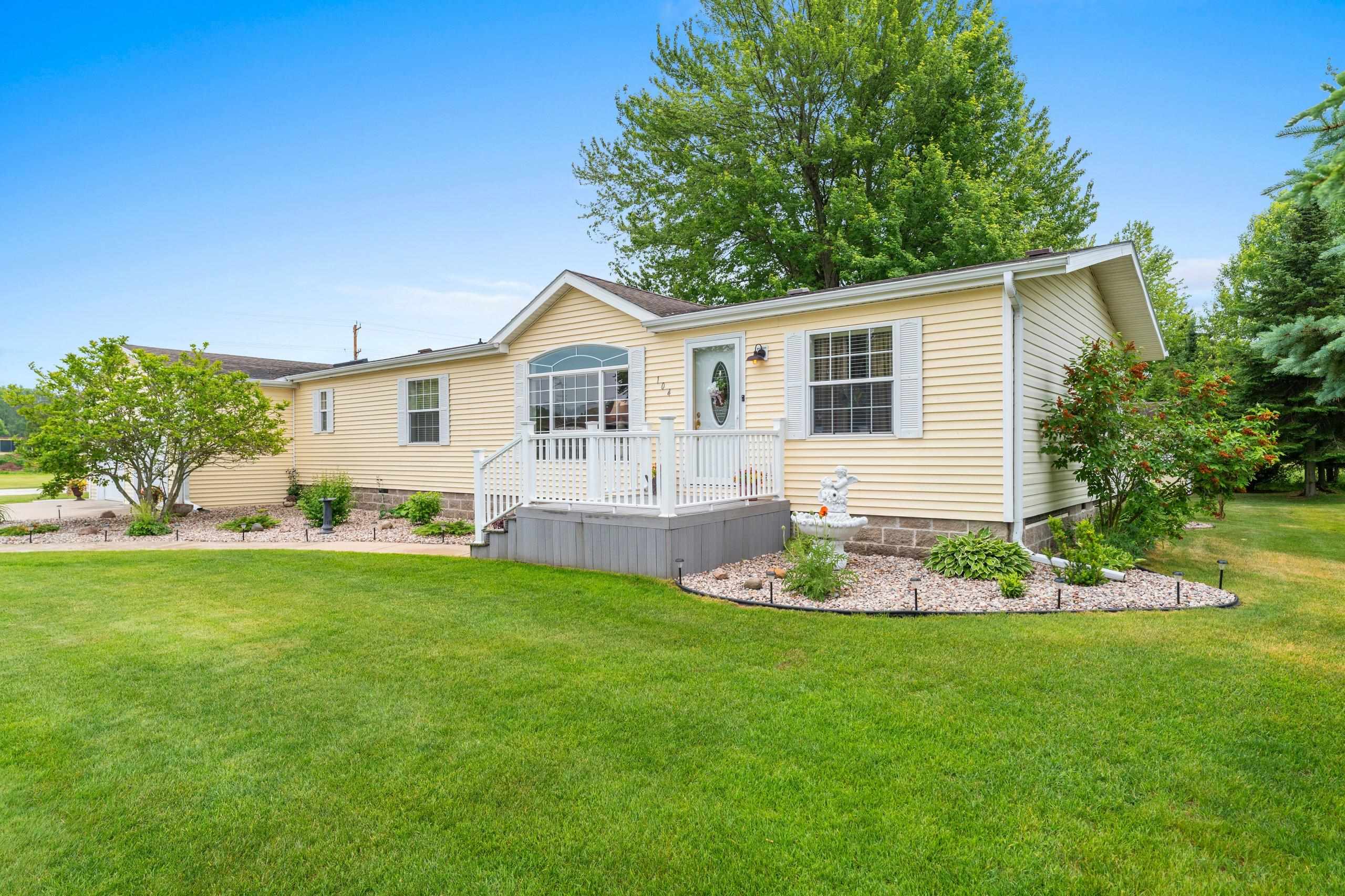 104 West Baehr Street Cecil, WI 54111 - Photo 3 of 64