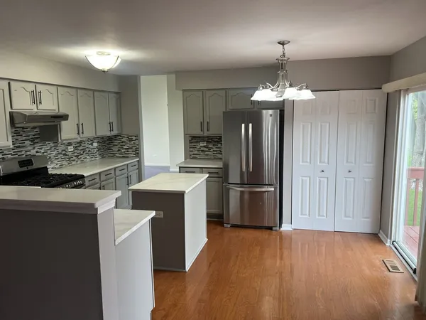 $3,500 | 437 South Orchard Drive, Bolingbrook, IL 60440