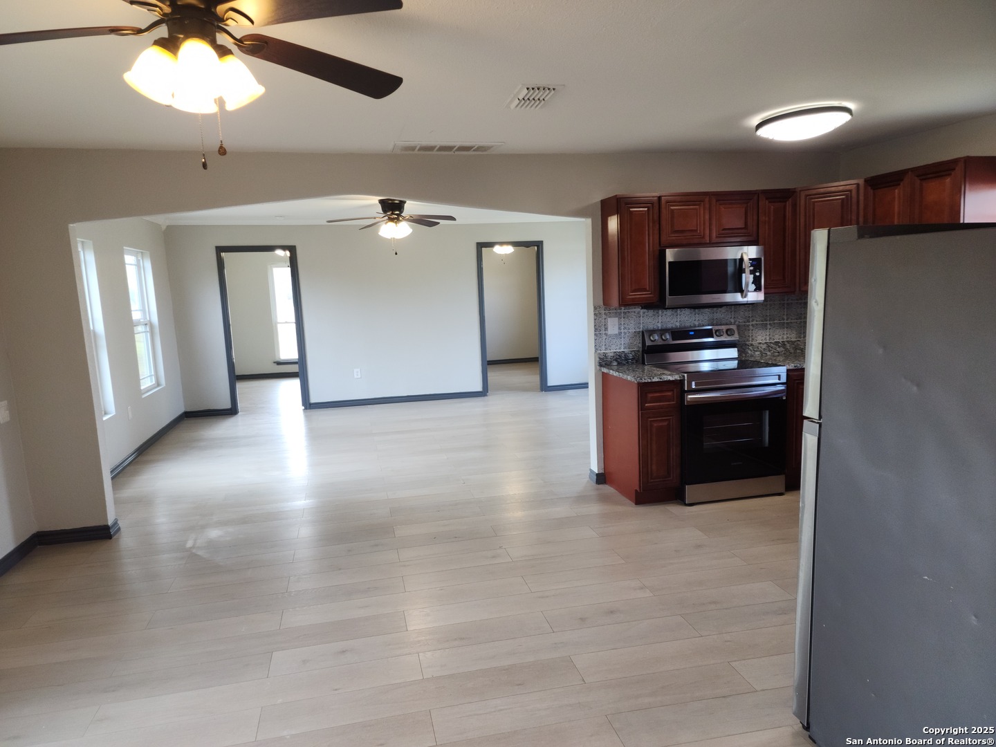 20335 Campbellton Road San Antonio, TX 78264 - Photo 6 of 16