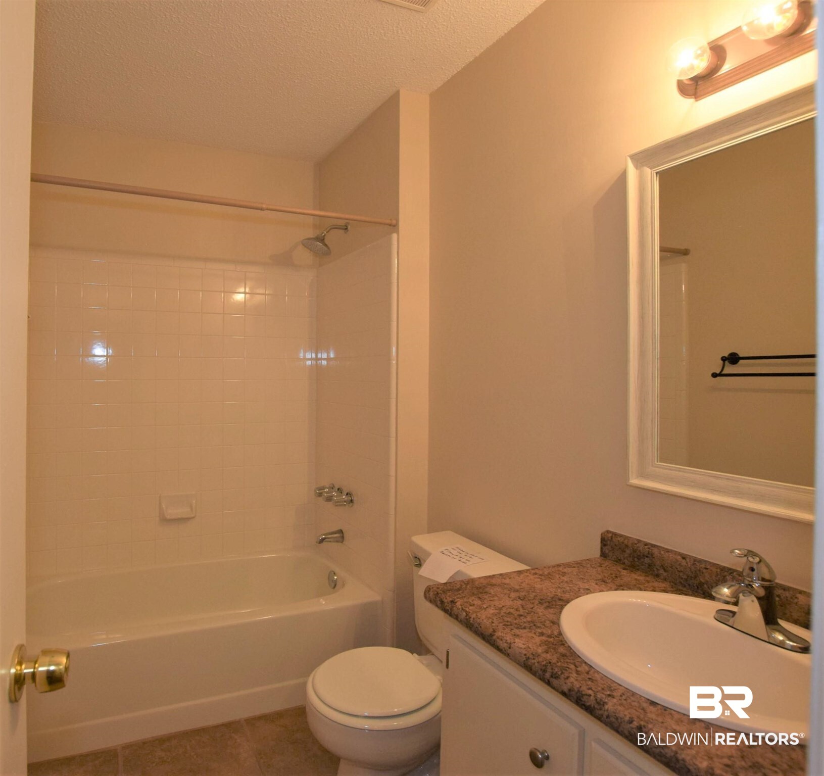5522 Yucca Drive Mobile, AL 36693 - Photo 17 of 28 Hall bathroom