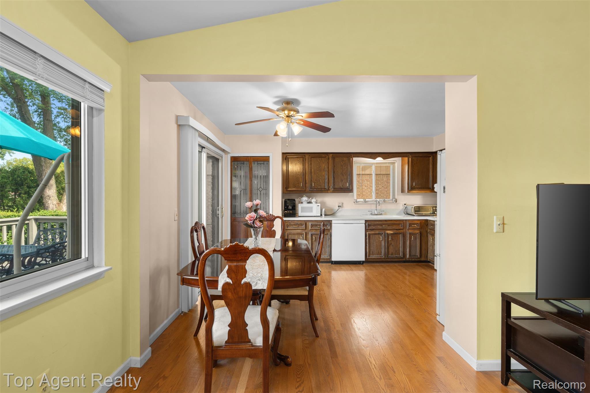 1351 Milverton Road Troy, MI 48083 - Photo 10 of 42 Dining area featuring light wood finished floors and ceiling fan