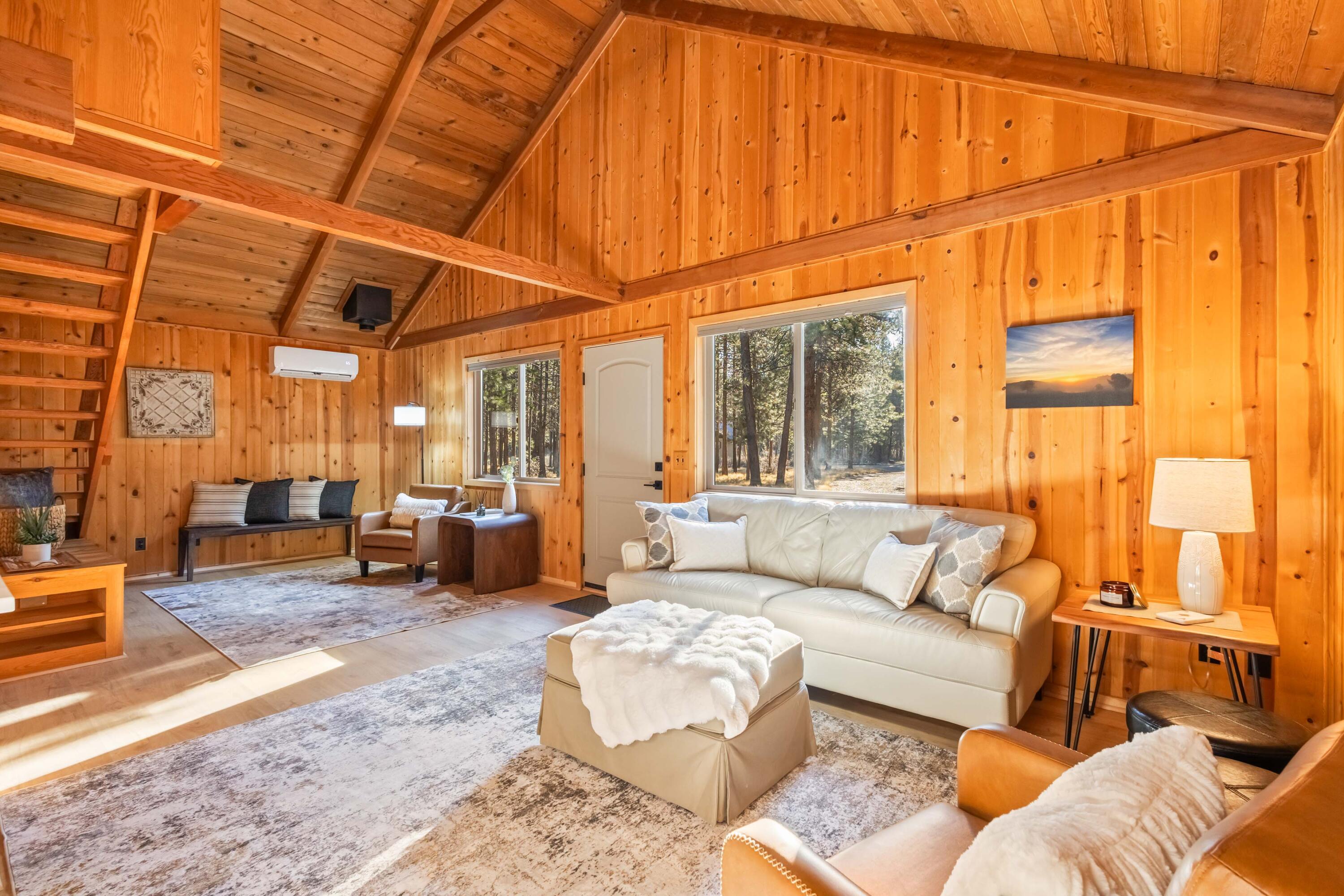 17280 Azusa Road Bend, OR 97707 - Photo 4 of 38 Vaulted Great Room