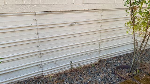 1740 Summit Loop Grants Pass, OR 97527 - Photo 24 of 39 CRAWLSPACE ACCESS. GOOD CLEARANCE
