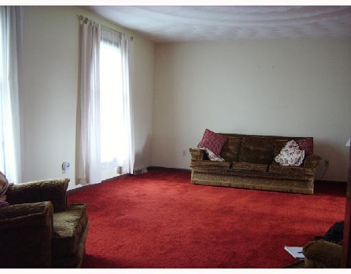 1080 Greenlick Road Mount Pleasant, PA 15666 - Photo 3 of 12 Living Room.