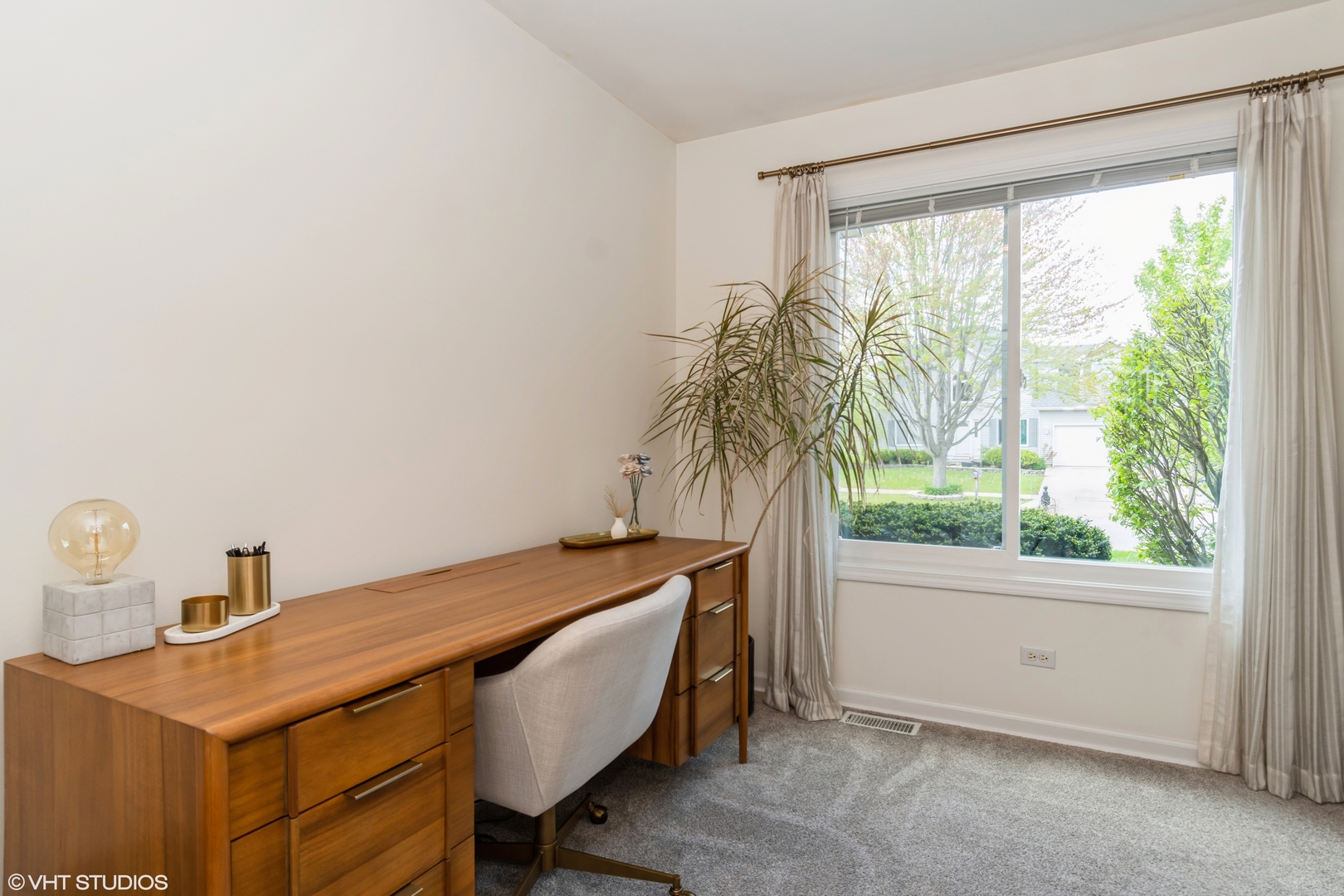 1449 Mesa Drive Bolingbrook, IL 60490 - Photo 15 of 34 a room with a window and a table