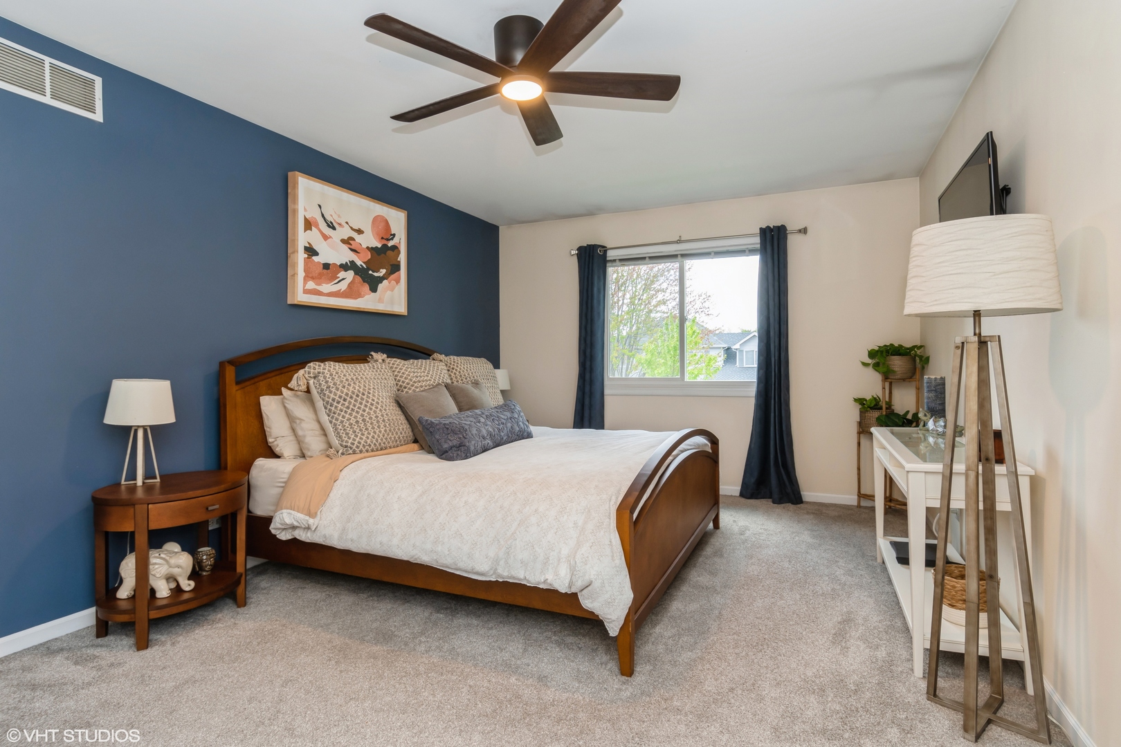 1449 Mesa Drive Bolingbrook, IL 60490 - Photo 18 of 34 a bedroom with a bed and a lamp on table