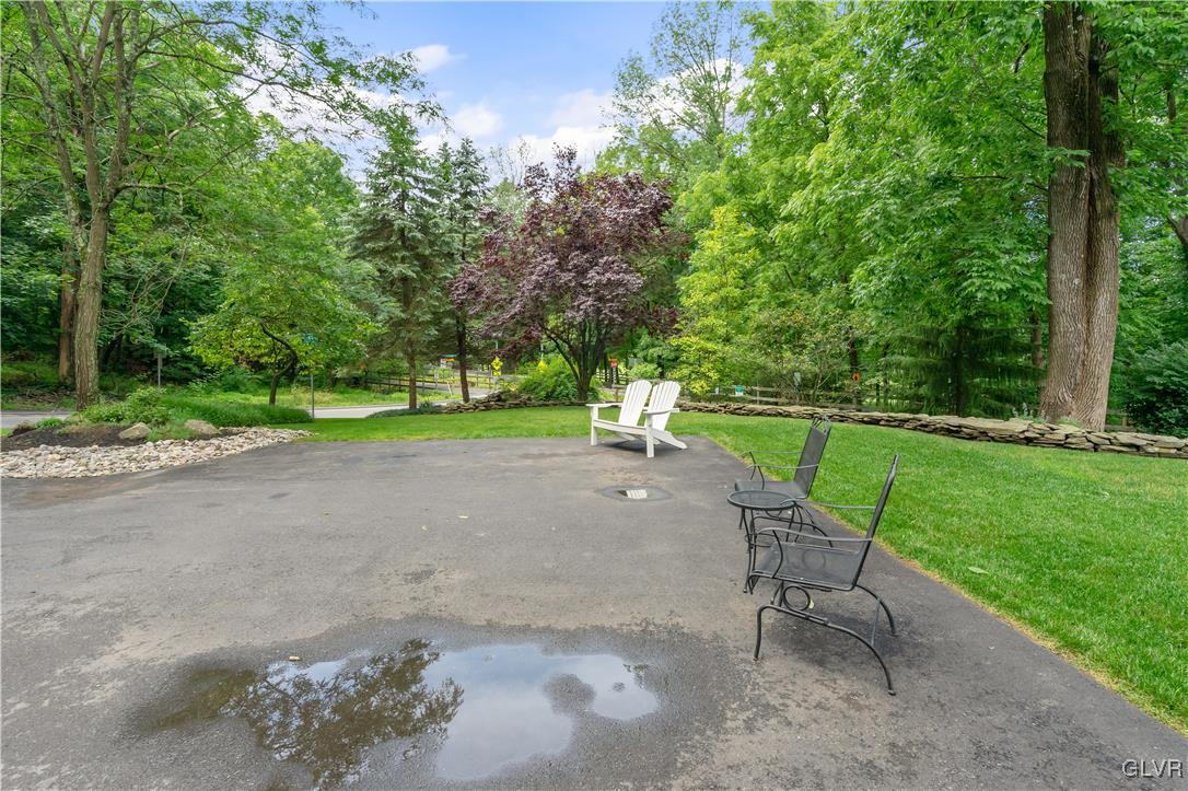 1765 Spring Valley Road Bethlehem, PA 18015 - Photo 4 of 48 Gallery Image 4