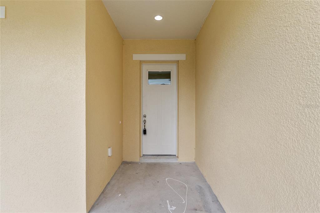 4722 Southeast 25th Loop Ocala, FL 34480 - Photo 10 of 38 a view of a livingroom with a bathroom