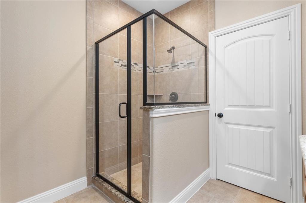 502 Ritchey Street Gainesville, TX 76240 - Photo 25 of 29 a bathroom with a shower