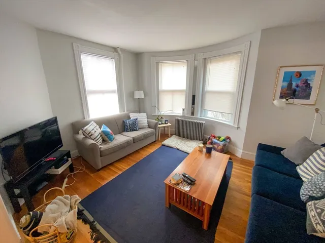$2,100 | 125 Brattle Street, Unit 1, Arlington, MA 02474