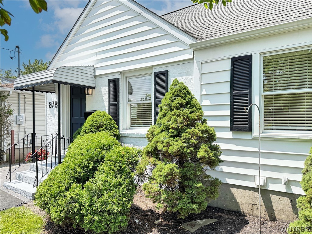 878 Beach Road Cheektowaga, NY 14225 - Photo 6 of 34 Exterior Front