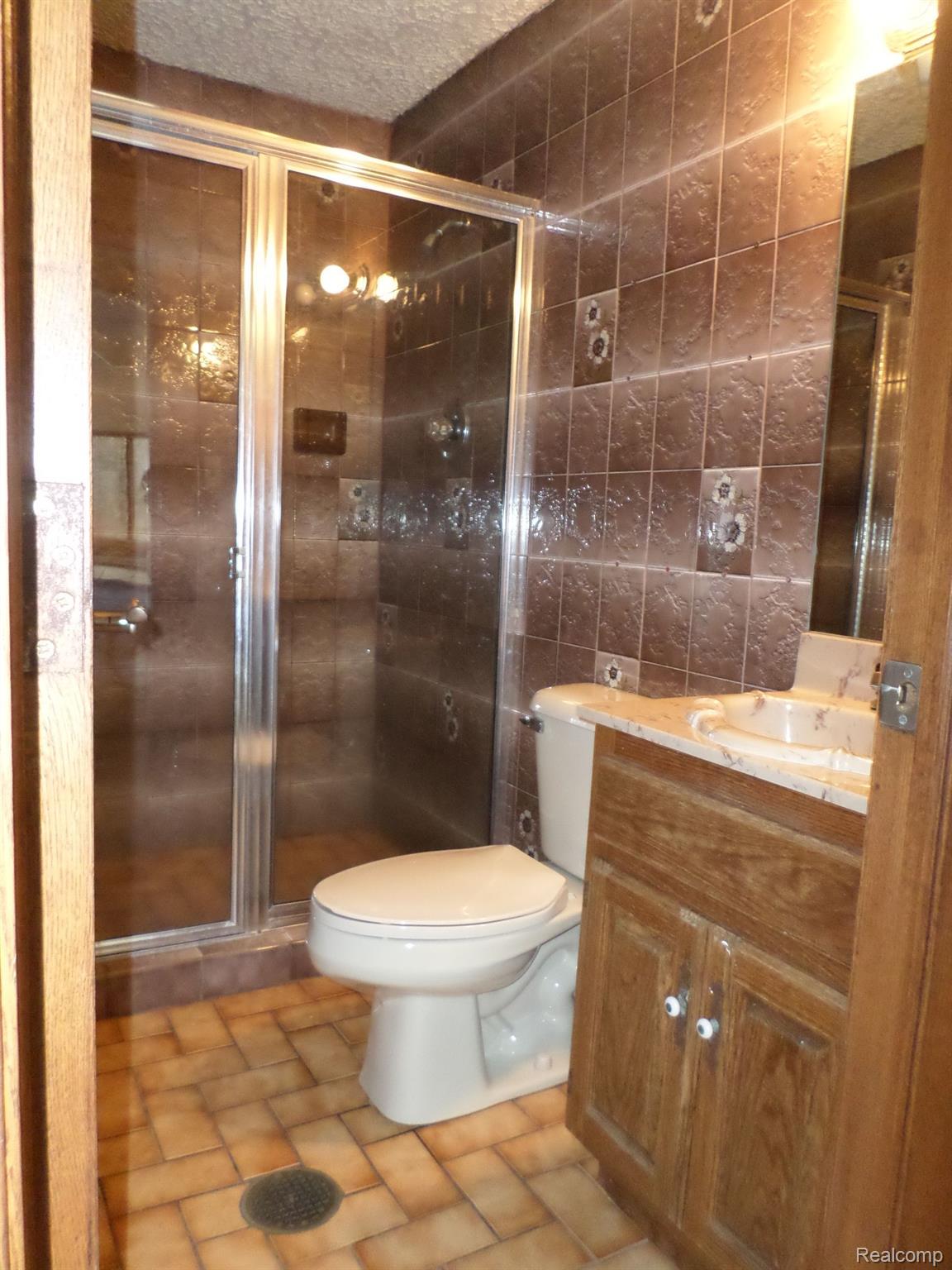17515 Millar Road Clinton Township, MI 48036 - Photo 56 of 72 Pool House Full Bath 2