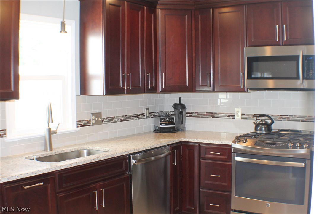 1207 Gordon Road Lyndhurst, OH 44124 - Photo 7 of 33 KITCHEN REMODELED IN 2017 (COMPLETELY GUTTED)