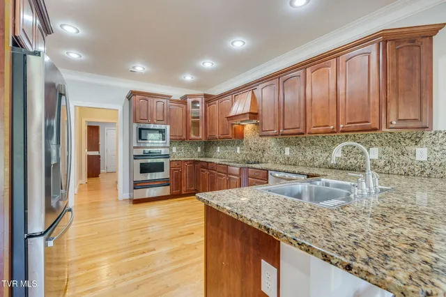 $1,100,000 | 3 Straw Flower Place, Johnson City, TN 37604