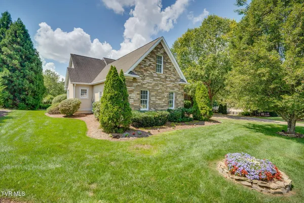 $1,100,000 | 3 Straw Flower Place, Johnson City, TN 37604