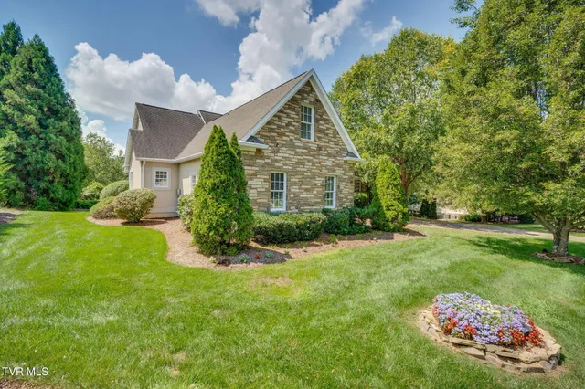 $1,100,000 | 3 Straw Flower Place, Johnson City, TN 37604