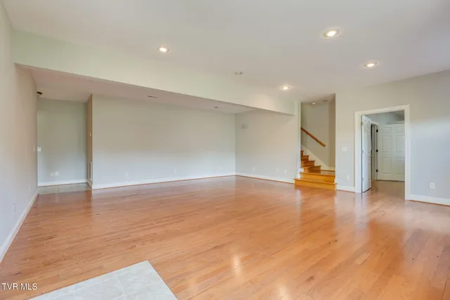 $1,100,000 | 3 Straw Flower Place, Johnson City, TN 37604