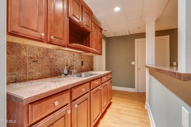 $1,100,000 | 3 Straw Flower Place, Johnson City, TN 37604