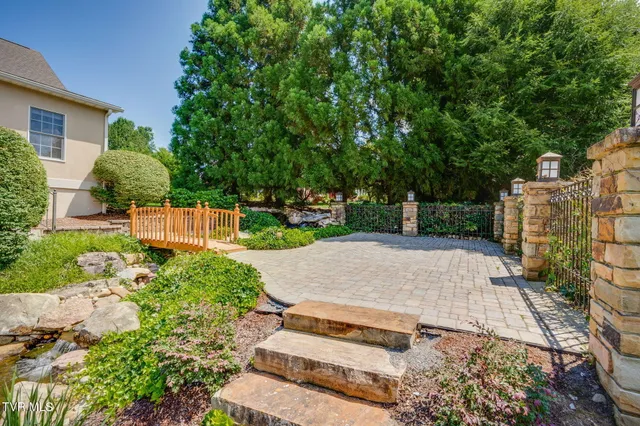 $1,100,000 | 3 Straw Flower Place, Johnson City, TN 37604