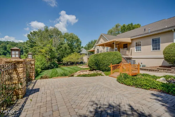 $1,100,000 | 3 Straw Flower Place, Johnson City, TN 37604
