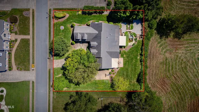 $1,100,000 | 3 Straw Flower Place, Johnson City, TN 37604