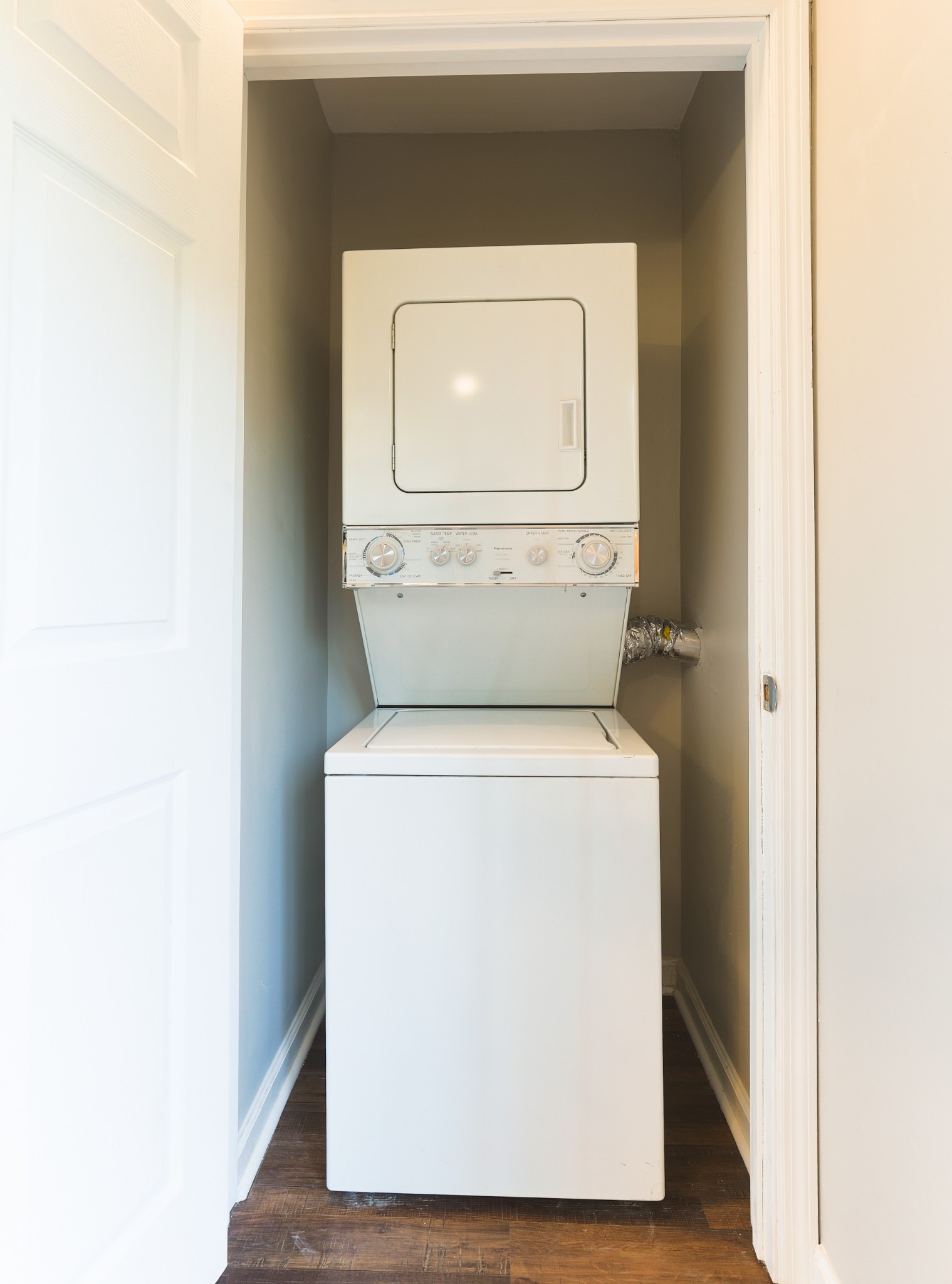320 Welch Road, Unit L5 Nashville, TN 37211 - Photo 3 of 12 a utility room with dryer and washer