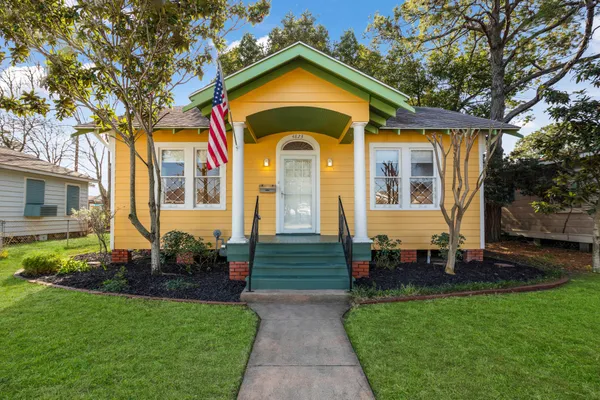 $2,800 | 4823 Fannin Drive, Galveston, TX 77551