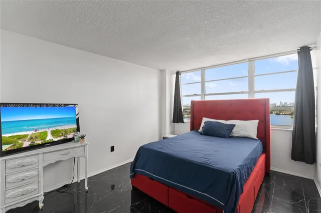 $2,200 | 1351 Northeast Miami Gardens Drive, Unit 1506E, Miami, FL 33179