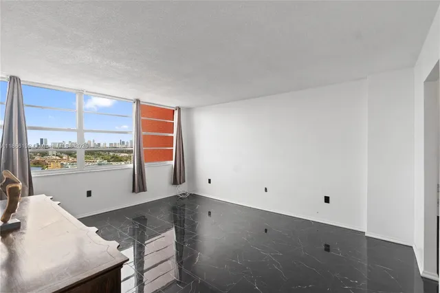 $2,200 | 1351 Northeast Miami Gardens Drive, Unit 1506E, Miami, FL 33179