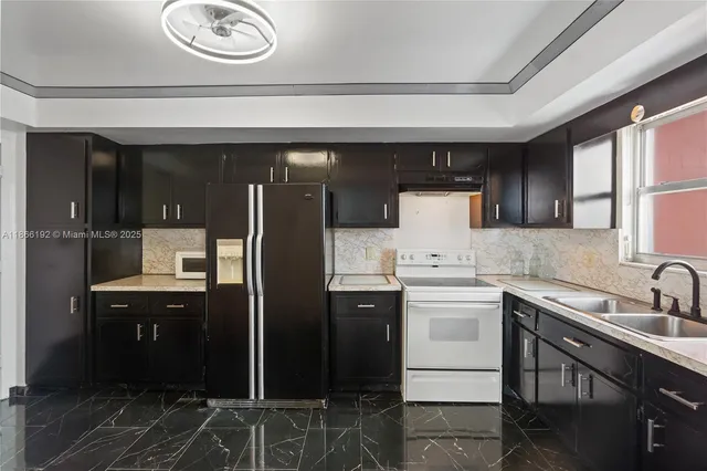 $2,200 | 1351 Northeast Miami Gardens Drive, Unit 1506E, Miami, FL 33179