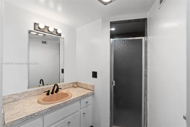 $2,200 | 1351 Northeast Miami Gardens Drive, Unit 1506E, Miami, FL 33179