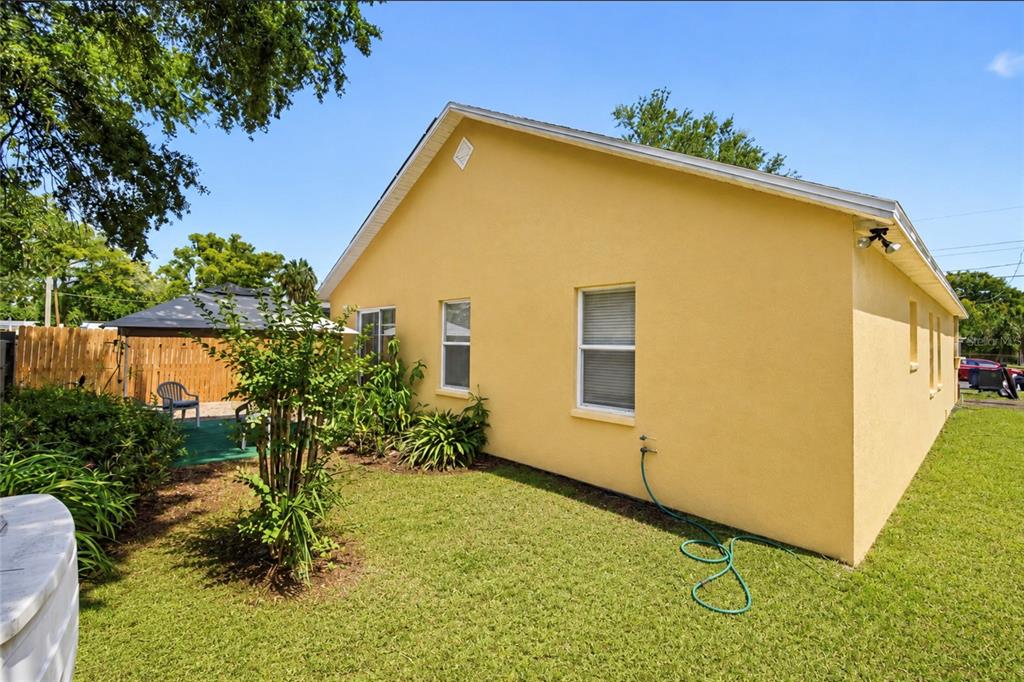 3005 West Chestnut Street Tampa, FL 33607 - Photo 22 of 27 a view of backyard of a house