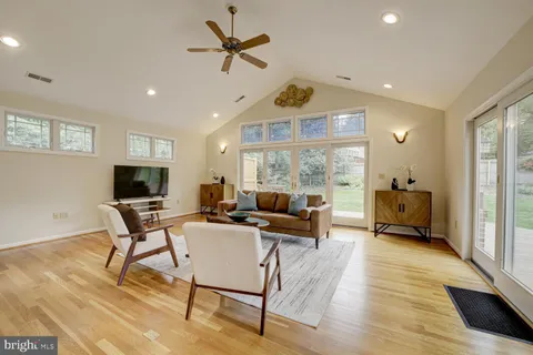 $1,249,000 | 1112 Fallsmead Way, Potomac, MD 20854