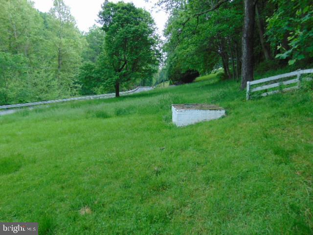 1529 Thurston Road Dickerson, MD 20842 - Photo 5 of 13 Yard