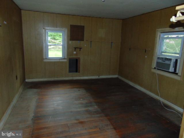 1529 Thurston Road Dickerson, MD 20842 - Photo 6 of 13 Living area