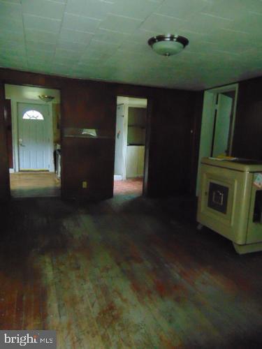 1529 Thurston Road Dickerson, MD 20842 - Photo 7 of 13 Family room