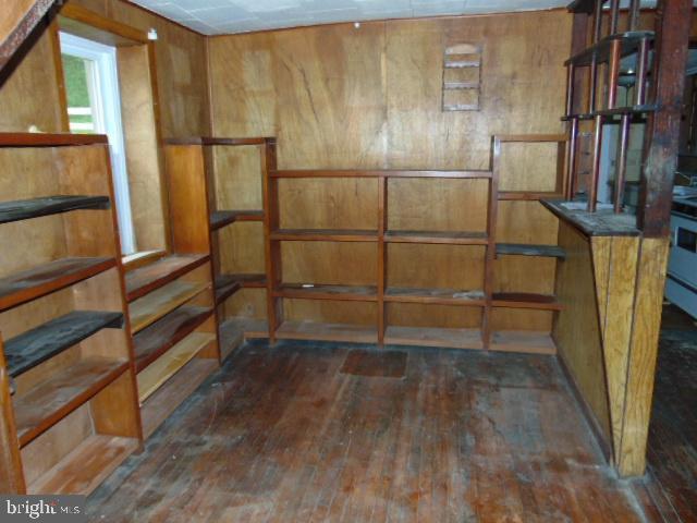 1529 Thurston Road Dickerson, MD 20842 - Photo 10 of 13 Library