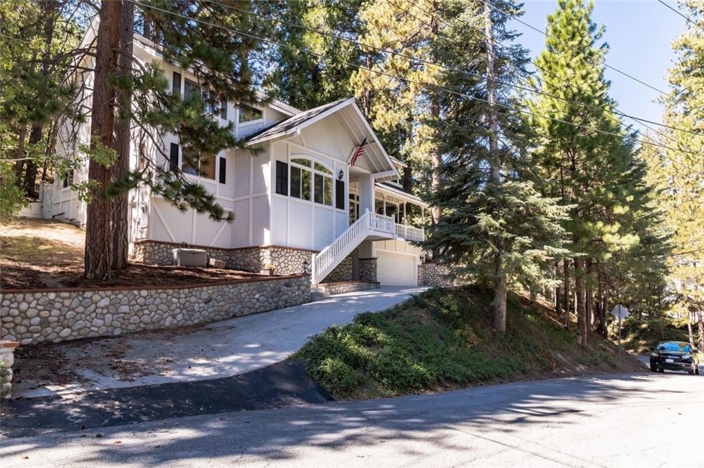 334 Riviera Drive, Lake Arrowhead, CA 92352 Compass
