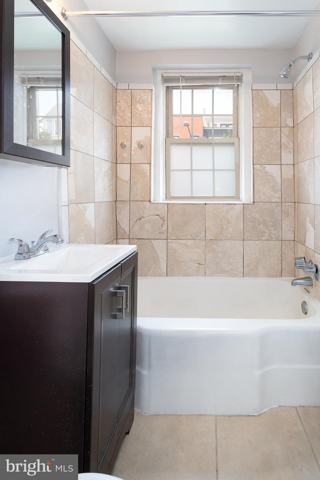 2415 Ontario Road Northwest, Unit 102 Washington, DC 20009 - Photo 6 of 27 Bathroom