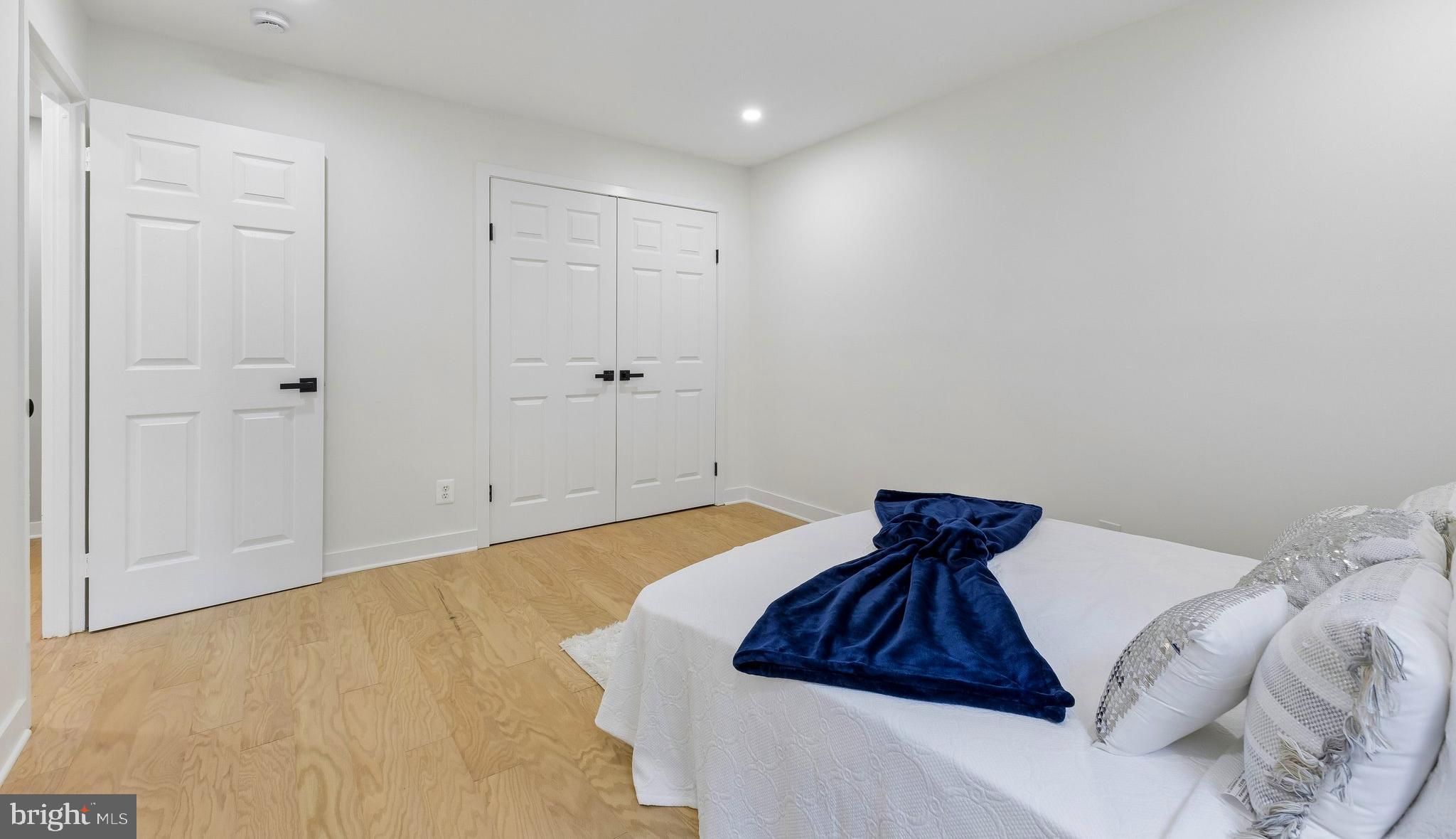 11841 Shire Court, Unit 31D Reston, VA 20191 - Photo 23 of 24 a bedroom with a bed and a painting on the wall