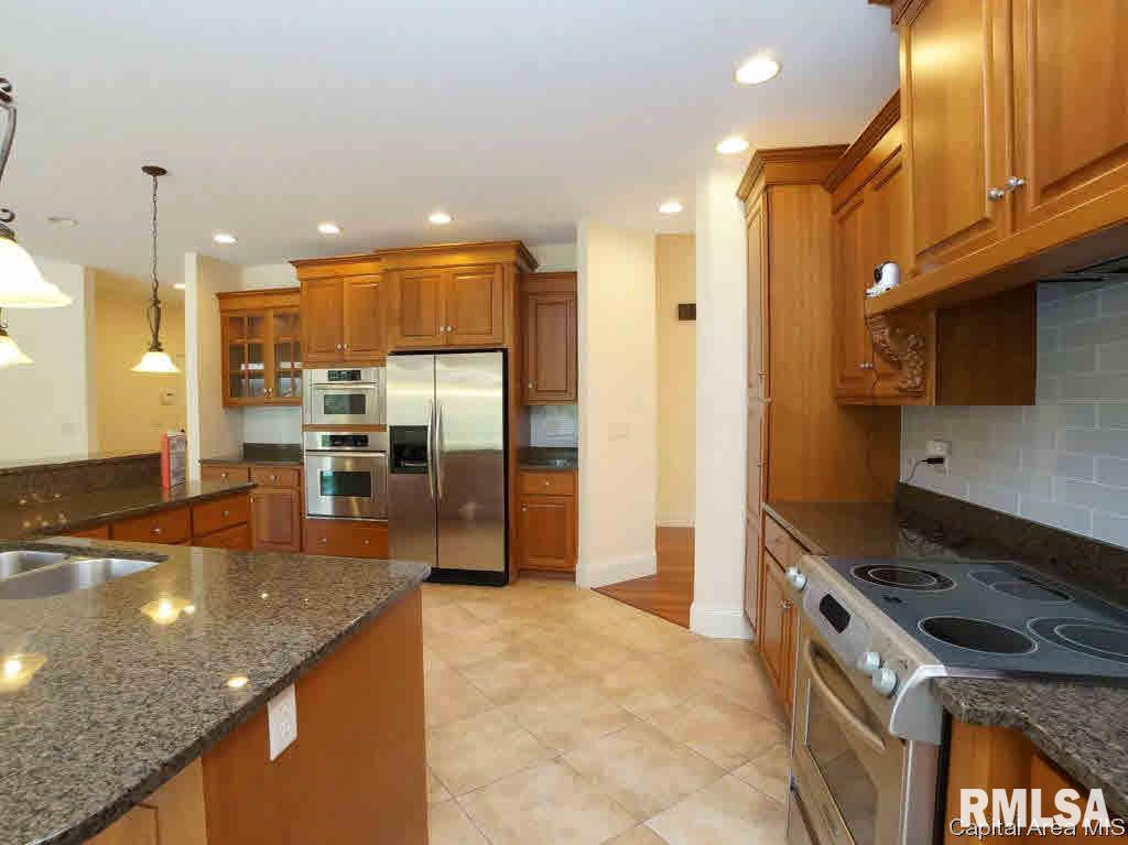 3605 Vanderbilt Circle Springfield, IL 62711 - Photo 8 of 36