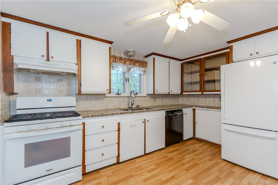 19 Coulters Road Cranston, RI 02920 - Photo 11 of 42