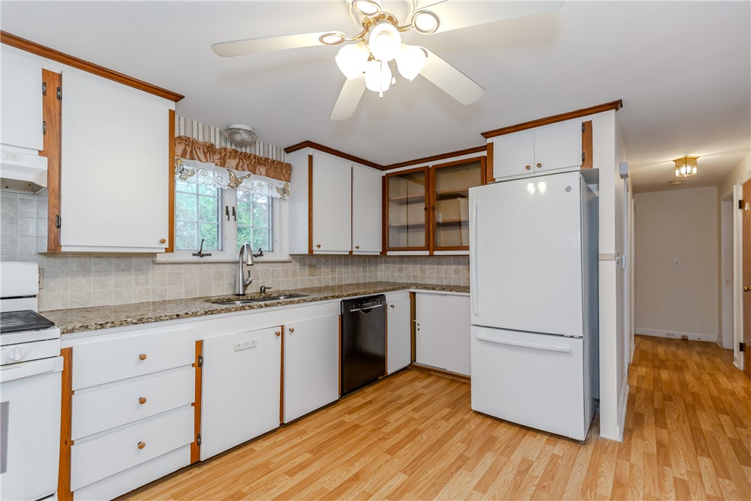 19 Coulters Road Cranston, RI 02920 - Photo 12 of 42