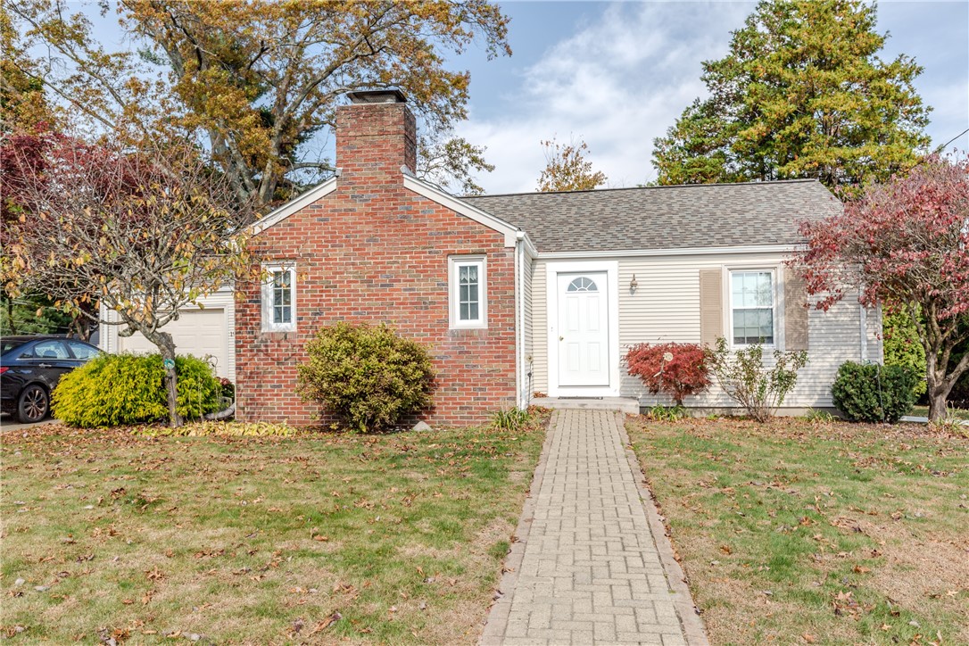 19 Coulters Road Cranston, RI 02920 - Photo 4 of 42