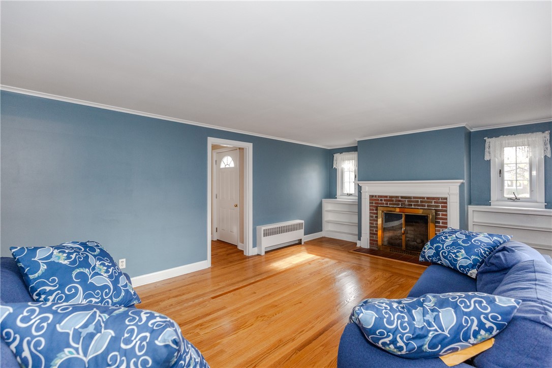19 Coulters Road Cranston, RI 02920 - Photo 6 of 42
